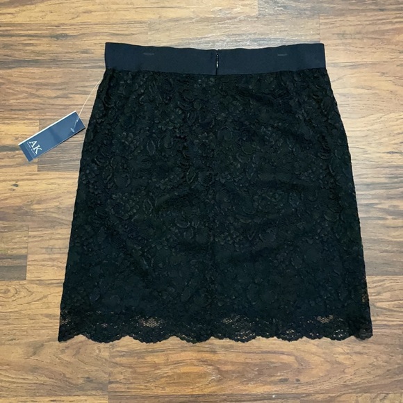 NWT Anne Klein Black Lace Skirt, size 6 - Picture 4 of 8